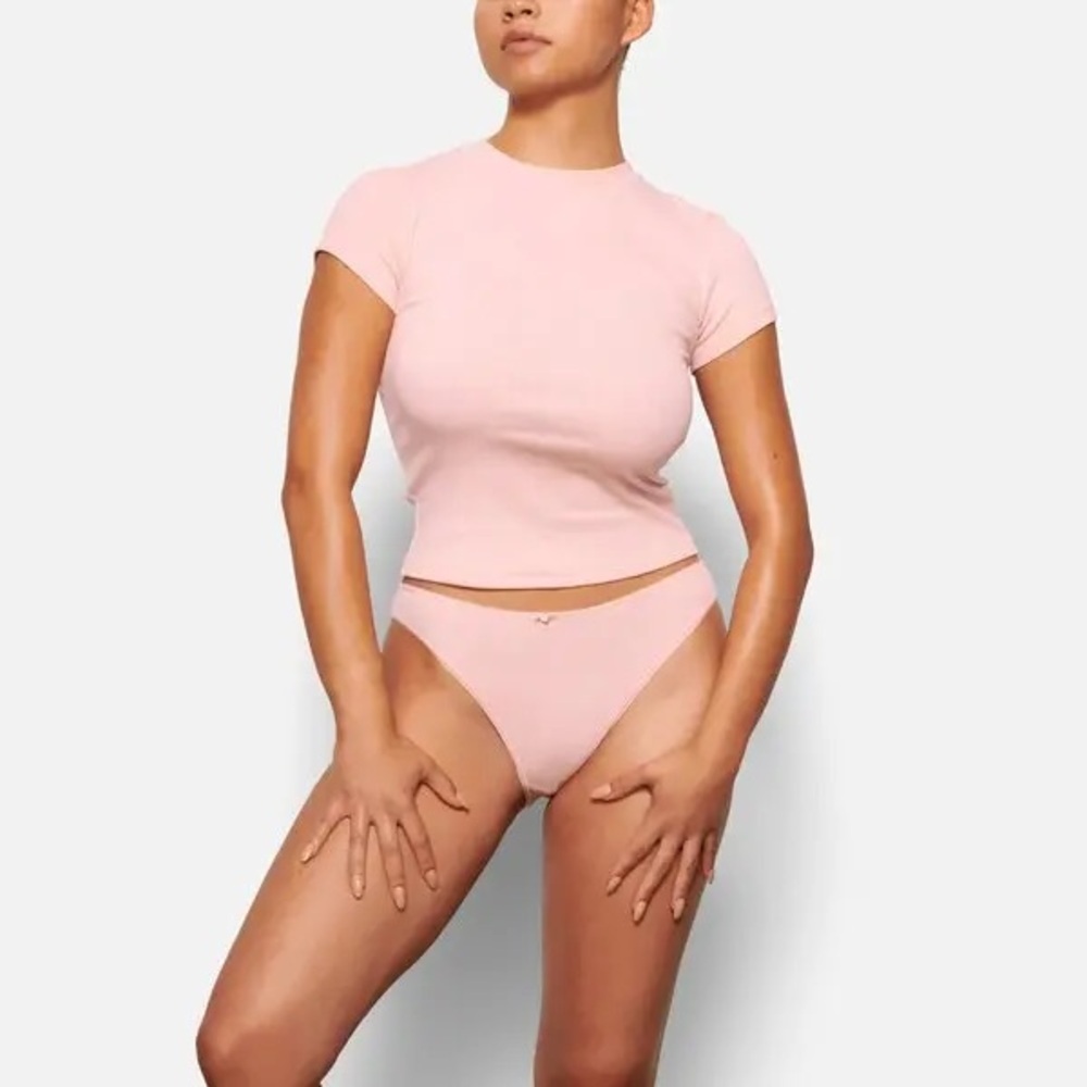 SKIMS Logo Pointelle Tee in QUARTZ XXS NWOT